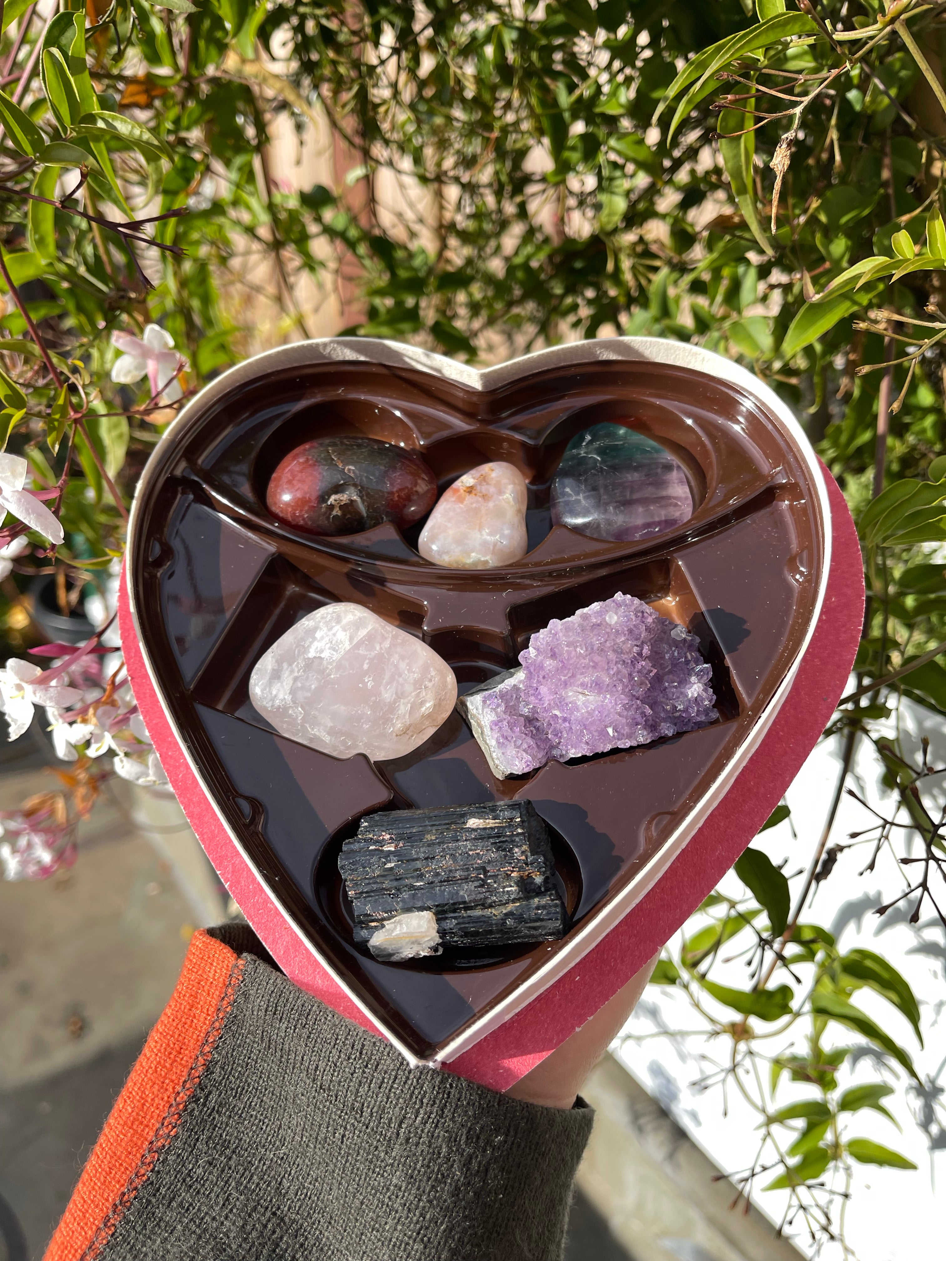 Love Crystal Box: Valentines Day Gift Box (Bracelet, Palm Stone, Crystal  Heart, Tumble and Rough Stones Combo Box)